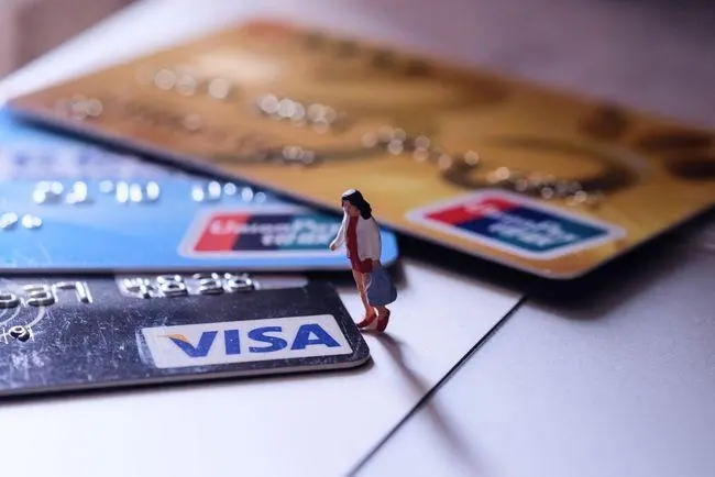 信用卡借10000一个月利息多少？