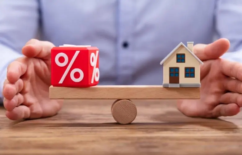 今日起存量首套房贷利率正式调整 有借款人每月可少还1000多元