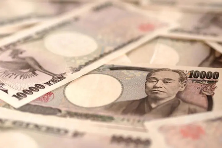 维持超宽松货币政策 日元跌势恐未到头
