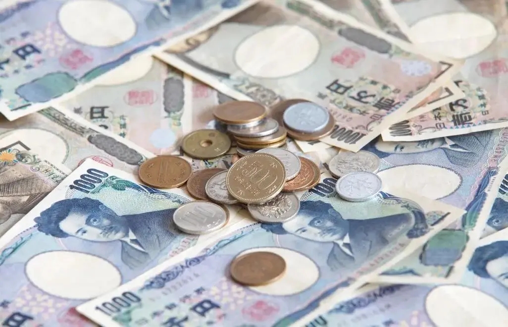 日本央行领导人重申专注于维持宽松政策 推动日元触及10个月低点